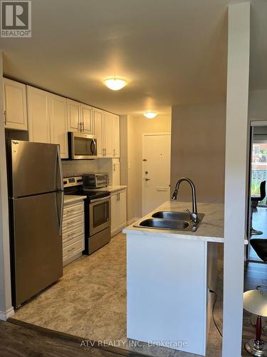 146 - 17 Old Pine Trail, St. Catharines, ON - Indoor Photo Showing Kitchen With Double Sink