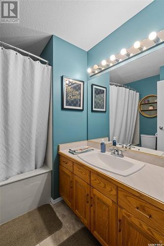 5 Lambs Lane, Prince Albert, SK - Indoor Photo Showing Bathroom