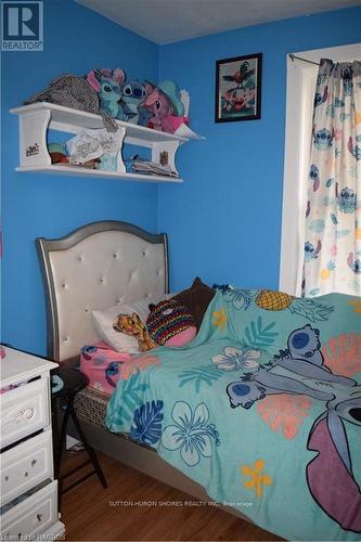 185 4Th Street, Arran-Elderslie, ON - Indoor Photo Showing Bedroom