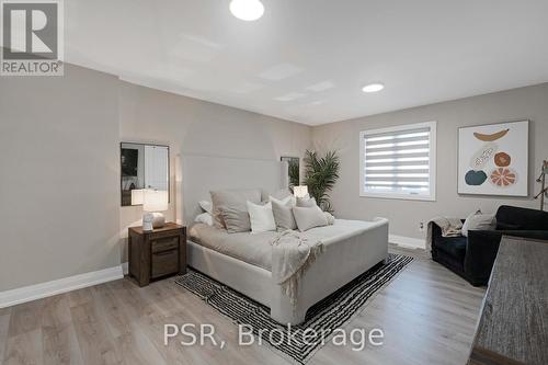 15 Wenderly Drive, Aurora, ON - Indoor Photo Showing Bedroom