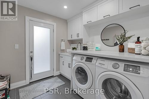 15 Wenderly Drive, Aurora, ON - Indoor Photo Showing Laundry Room