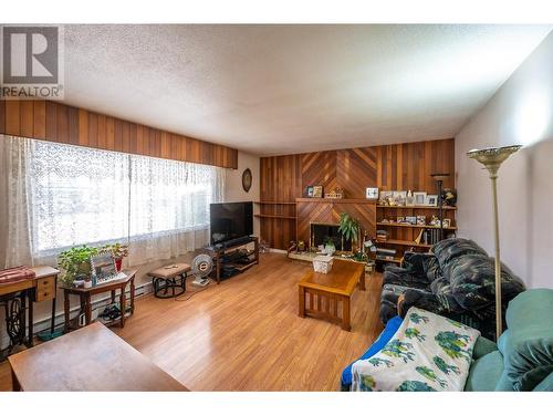 2430 Mckenzie Street, Penticton, BC - Indoor Photo Showing Other Room