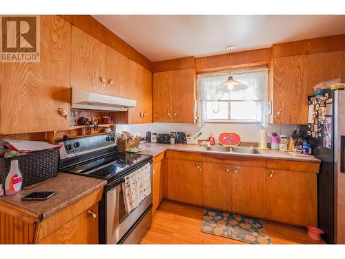 2430 Mckenzie Street, Penticton, BC - Indoor Photo Showing Kitchen With Double Sink