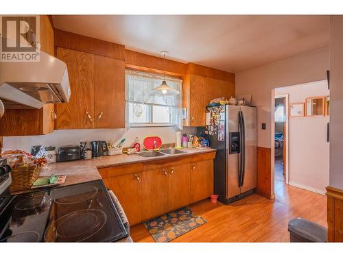 2430 Mckenzie Street, Penticton, BC - Indoor Photo Showing Kitchen With Double Sink