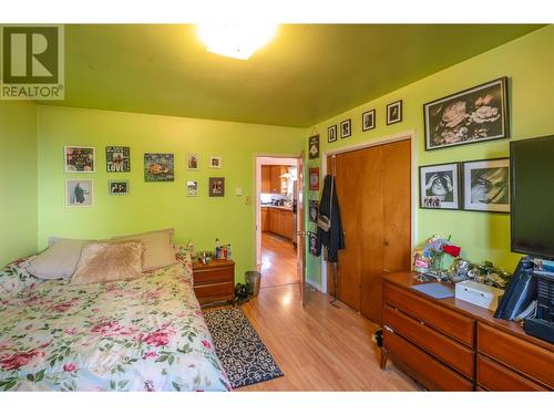 2430 Mckenzie Street, Penticton, BC - Indoor Photo Showing Bedroom