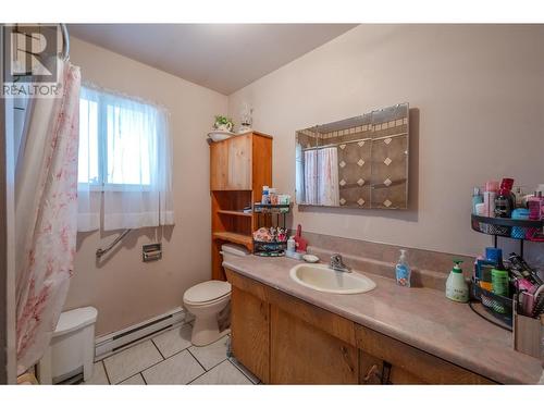 2430 Mckenzie Street, Penticton, BC - Indoor Photo Showing Bathroom