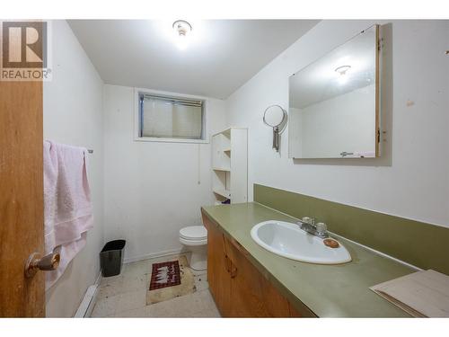 2430 Mckenzie Street, Penticton, BC - Indoor Photo Showing Bathroom