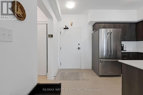 509 - 4 Spice Way, Barrie, ON - Indoor Photo Showing Kitchen