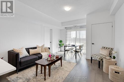 509 - 4 Spice Way, Barrie, ON - Indoor Photo Showing Living Room