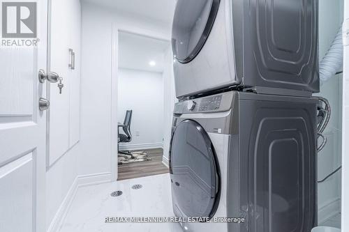 9 National Crescent W, Brampton, ON - Indoor Photo Showing Laundry Room