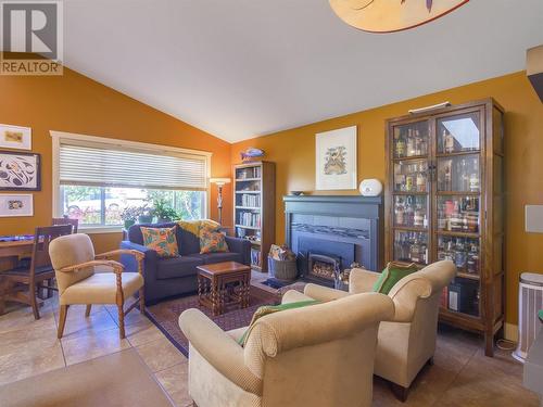 611 Burns Street, Penticton, BC - Indoor Photo Showing Living Room With Fireplace