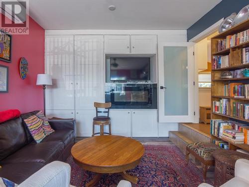 611 Burns Street, Penticton, BC - Indoor Photo Showing Living Room