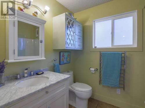 611 Burns Street, Penticton, BC - Indoor Photo Showing Bathroom