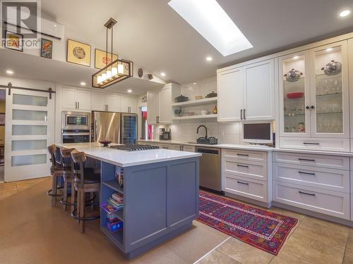 611 Burns Street, Penticton, BC - Indoor Photo Showing Kitchen With Upgraded Kitchen