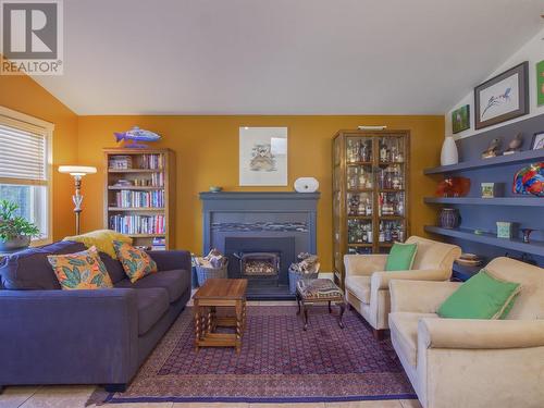 611 Burns Street, Penticton, BC - Indoor Photo Showing Living Room With Fireplace