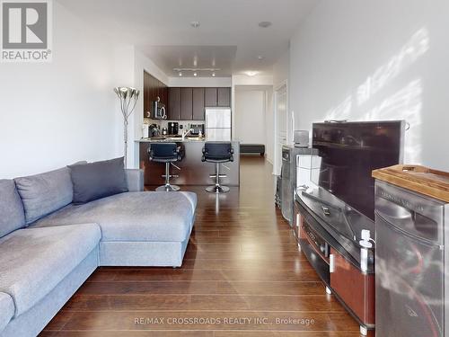 608 - 225 Webb Drive, Mississauga, ON - Indoor Photo Showing Living Room