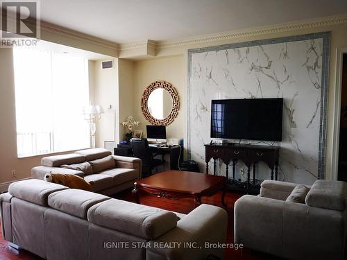 Ph10 - 3880 Duke Of York Boulevard, Mississauga, ON - Indoor Photo Showing Living Room