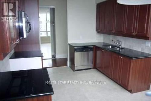 Ph10 - 3880 Duke Of York Boulevard, Mississauga, ON - Indoor Photo Showing Kitchen With Double Sink