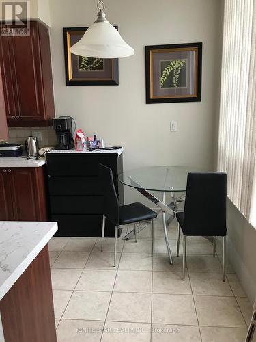 Ph10 - 3880 Duke Of York Boulevard, Mississauga, ON - Indoor Photo Showing Dining Room