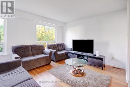 43 - 62 Moregate Crescent, Brampton, ON - Indoor Photo Showing Living Room