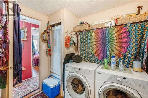 2747 Greenwood  Road, Nelson, BC - Indoor Photo Showing Laundry Room