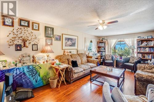 2747 Greenwood  Road, Nelson, BC - Indoor Photo Showing Living Room