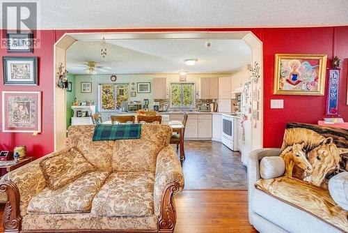 2747 Greenwood  Road, Nelson, BC - Indoor Photo Showing Living Room