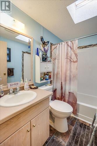 2747 Greenwood  Road, Nelson, BC - Indoor Photo Showing Bathroom