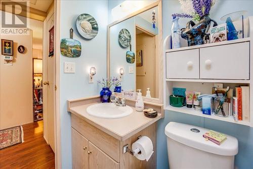 2747 Greenwood  Road, Nelson, BC - Indoor Photo Showing Bathroom