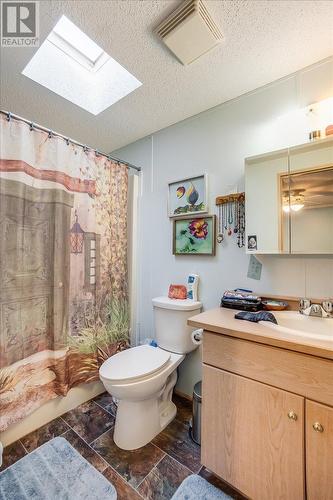 2747 Greenwood  Road, Nelson, BC - Indoor Photo Showing Bathroom