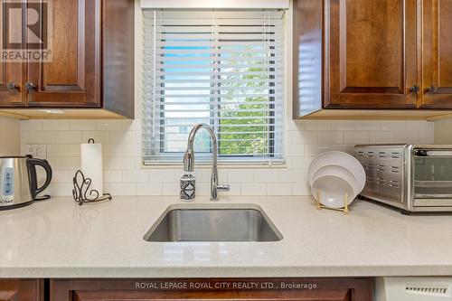 204 - 358 Waterloo Avenue, Guelph, ON - Indoor Photo Showing Kitchen