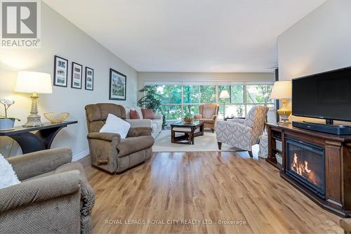 204 - 358 Waterloo Avenue, Guelph, ON - Indoor Photo Showing Living Room