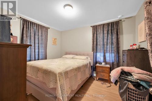 942 Upper Gage Avenue, Hamilton, ON - Indoor Photo Showing Bedroom