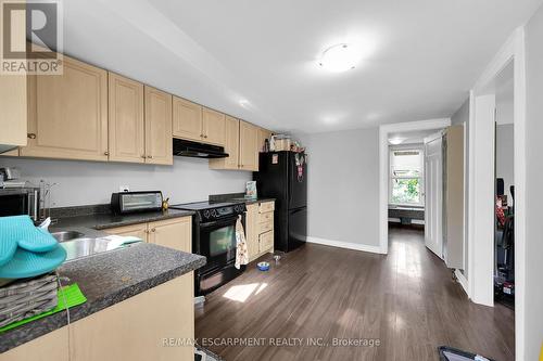 942 Upper Gage Avenue, Hamilton, ON - Indoor Photo Showing Kitchen