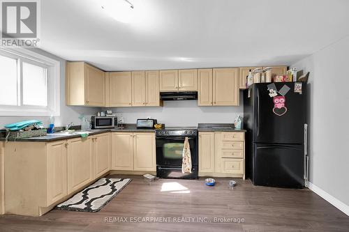 942 Upper Gage Avenue, Hamilton, ON - Indoor Photo Showing Kitchen