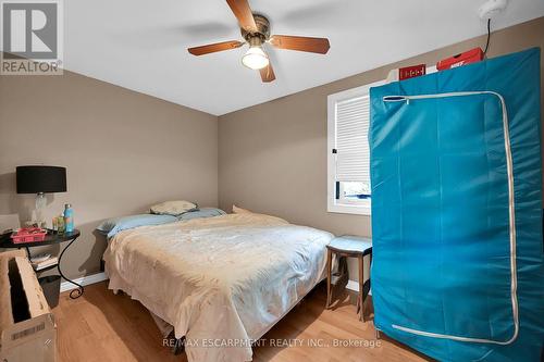 942 Upper Gage Avenue, Hamilton, ON - Indoor Photo Showing Bedroom