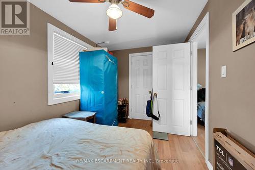 942 Upper Gage Avenue, Hamilton, ON - Indoor Photo Showing Bedroom