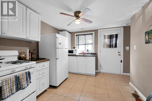 942 Upper Gage Avenue, Hamilton, ON - Indoor Photo Showing Kitchen