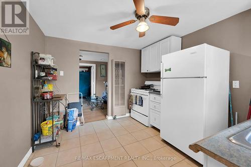 942 Upper Gage Avenue, Hamilton, ON - Indoor Photo Showing Kitchen