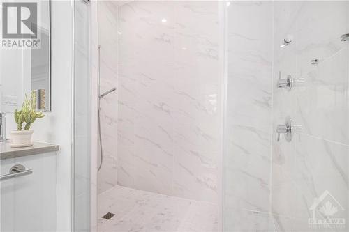 43 Rossland Avenue, Ottawa, ON - Indoor Photo Showing Bathroom