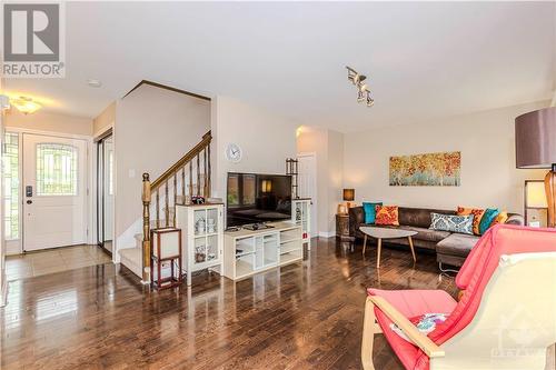 3483 River Run Avenue, Ottawa, ON - Indoor Photo Showing Living Room