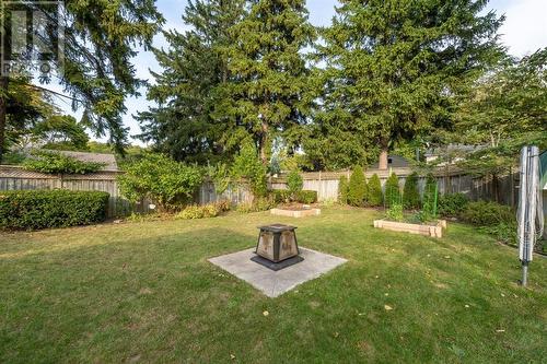 1586 Rowe Avenue, Sarnia, ON - Outdoor With Backyard