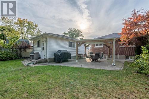 1586 Rowe Avenue, Sarnia, ON - Outdoor