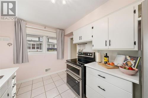 1586 Rowe Avenue, Sarnia, ON - Indoor Photo Showing Kitchen