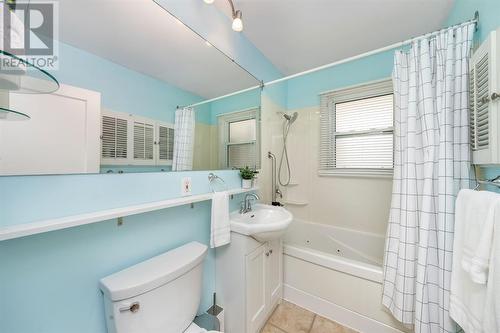 1586 Rowe Avenue, Sarnia, ON - Indoor Photo Showing Bathroom