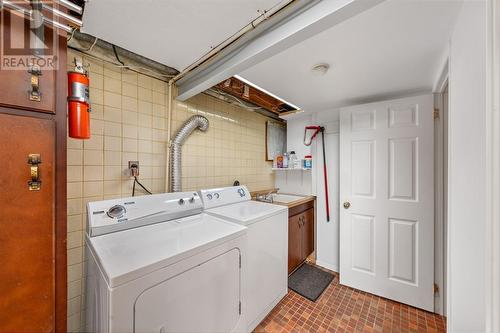 1586 Rowe Avenue, Sarnia, ON - Indoor Photo Showing Laundry Room