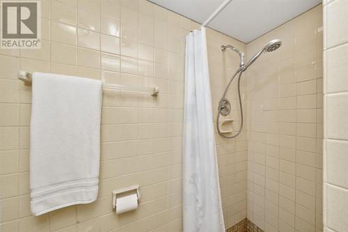 1586 Rowe Avenue, Sarnia, ON - Indoor Photo Showing Bathroom