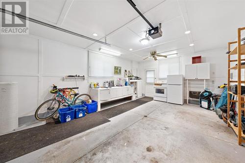 1586 Rowe Avenue, Sarnia, ON - Indoor Photo Showing Garage