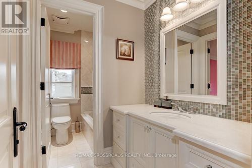 2 Sorrel Court, Toronto, ON - Indoor Photo Showing Bathroom