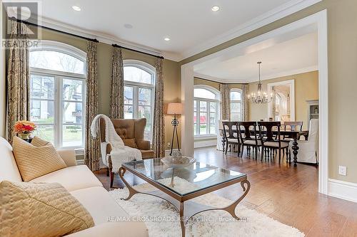 2 Sorrel Court, Toronto, ON - Indoor Photo Showing Living Room